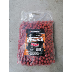 Magic Wolf - JAHODA 20mm Zakrmovací boilies 5kg